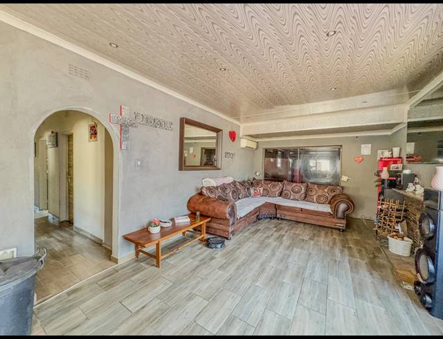 3 BEDROOM HOUSE FOR SALE IN BRENTHURST